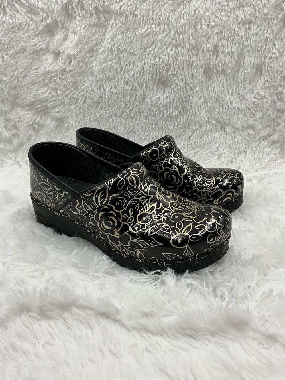 Dansko Clogs Size 40 (9.5-100 Black Gold Floral Patent Clogs